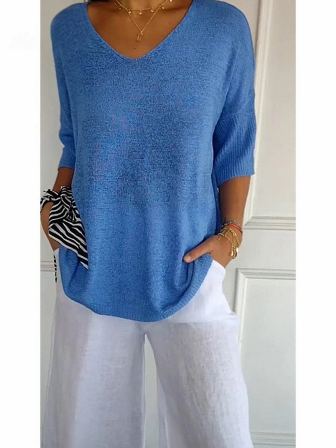 Woman's Solid Color Knitted 3/4 Sleeve V-neck Top
