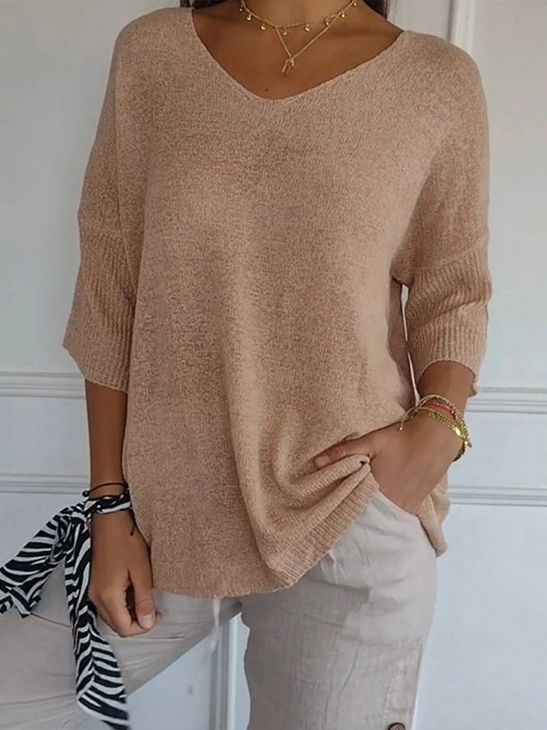 Woman's Solid Color Knitted 3/4 Sleeve V-neck Top