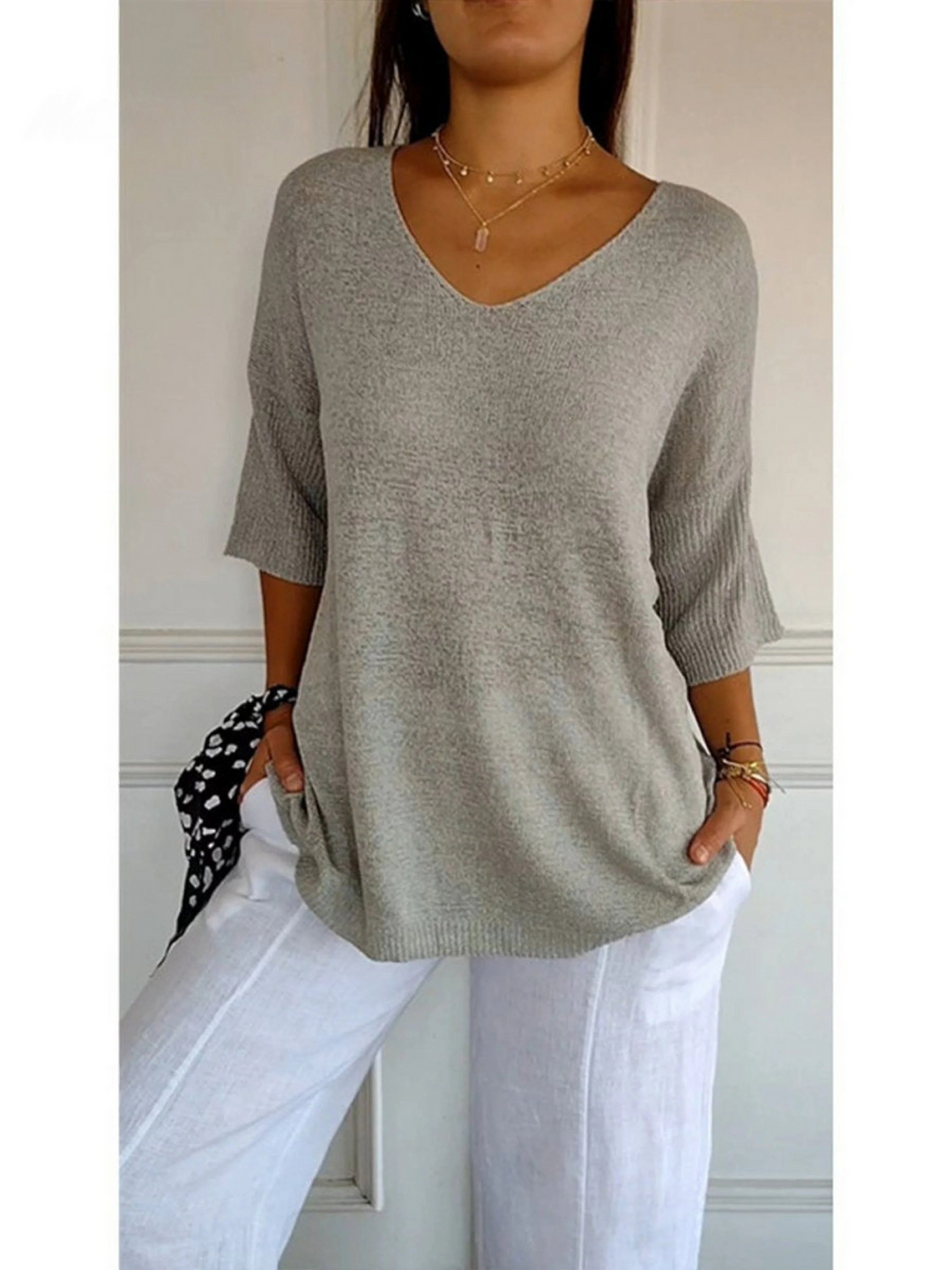 Woman's Solid Color Knitted 3/4 Sleeve V-neck Top