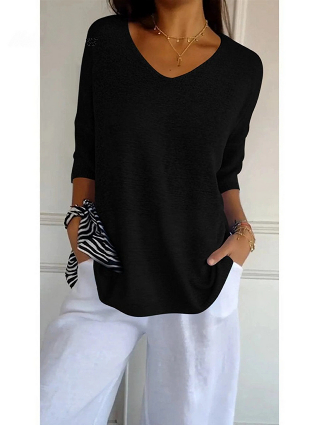 Woman's Solid Color Knitted 3/4 Sleeve V-neck Top